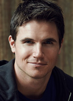  
Robbie Amell